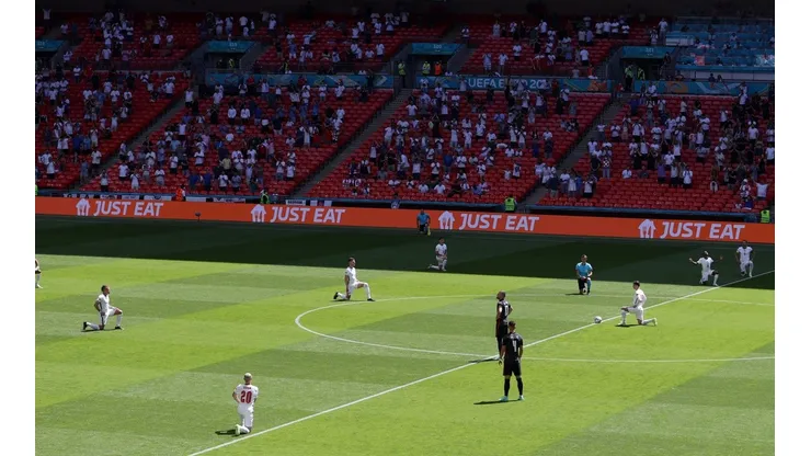 Torcedores da Inglaterra vaiam protesto antirracista em jogo da Eurocopa