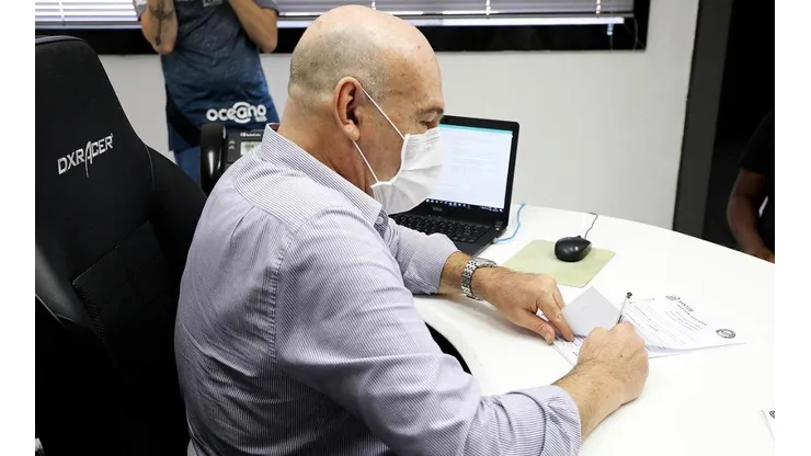 Nova parceria foi assinada por 3 anos - Foto: Pedro Ernesto Guerra Azevedo/Santos FC.