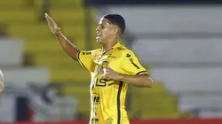Barros comemorando o gol marcado em Ribeirão Preto. Foto: Thiago Calil/AGIF