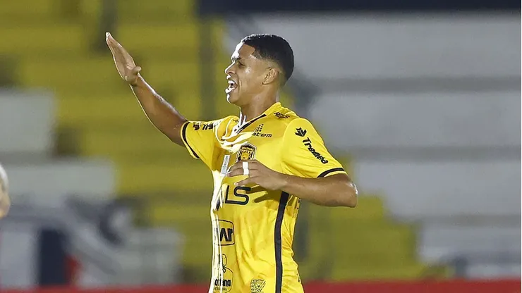 Barros comemorando o gol marcado em Ribeirão Preto. Foto: Thiago Calil/AGIF