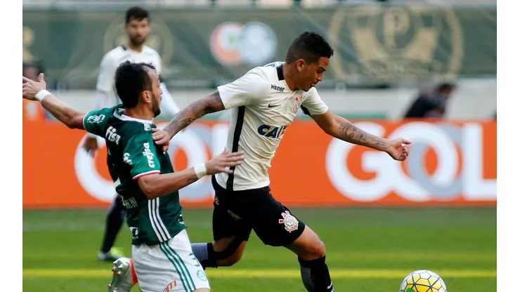 Palmeiras e Corinthians, em campo pelo Brasileirão de 2016 (Foto: Daniel Vorley/AGIF)