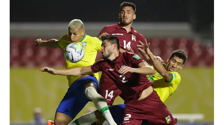 Brasil e Venezuela se enfrentam neste domingo (13), pela estreia da Copa América (Foto: Getty Images)