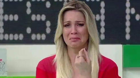 Apresentadora falou sobre uma troca de técnicos no rival – Foto: Reprodução/Band/Jogo Aberto.