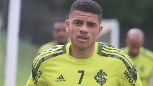 Taison deu entrevista com cara de choro - Foto: Ricardo Duarte/Flickr Oficial do Internacional/Divulgação.