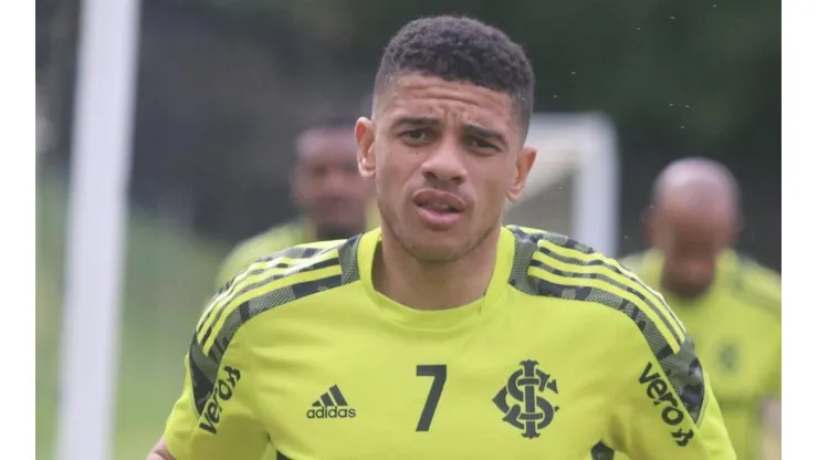 Taison deu entrevista com cara de choro - Foto: Ricardo Duarte/Flickr Oficial do Internacional/Divulgação.