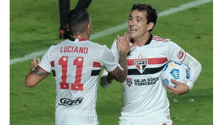 Luciano e Pablo marcaram, somados, cinco gols na partida (Foto: Marcello Zambrana/AGIF)