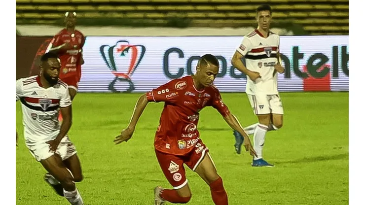 O 4 de Julho venceu o São Paulo por 3 a 2 na partida de ida (Foto: Marcelo Cardoso/AGIF)