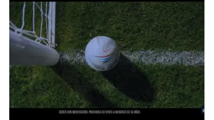 Cervejaria argentina pede ajuda a Maradona para vencer o Brasil. (Foto: Reprodução)