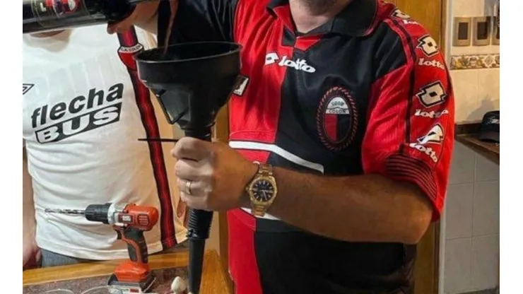 Torcedor serviu vinho às cinzas do avô (Foto: Reprodução)
