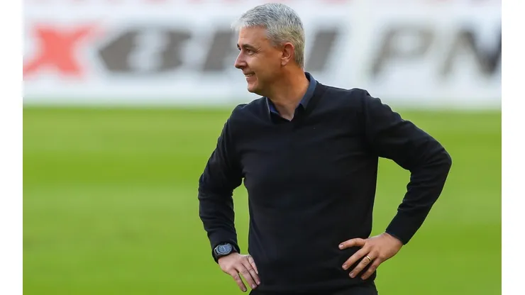 Tiago Nunes vem buscando a equipe ideal para o Grêmio - Foto: Pedro H. Tesch/AGIF.
