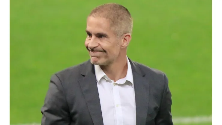Sylvinho vem sendo criticado pelos torcedores - Foto: Marcello Zambrana/AGIF.