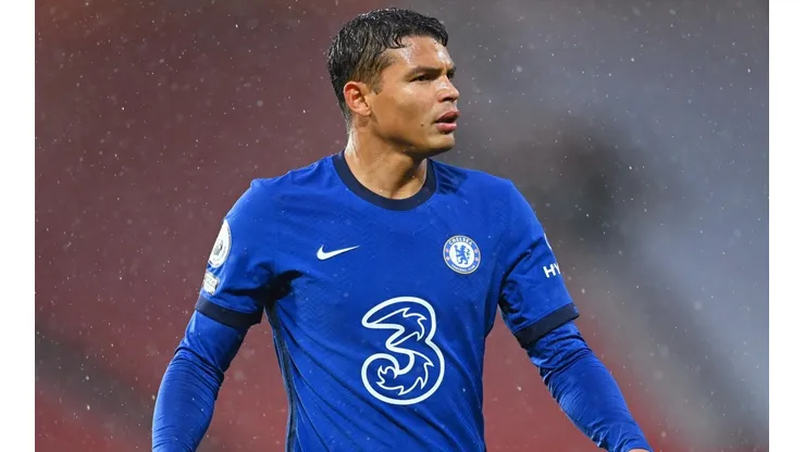 Zagueiro jogará em Londres por pelo menos mais uma temporada (Foto: Getty Images)