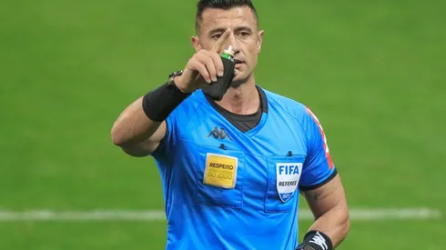 Bráulio anotou tudo na súmula da partida - Foto: Marcello Zambrana/AGIF.