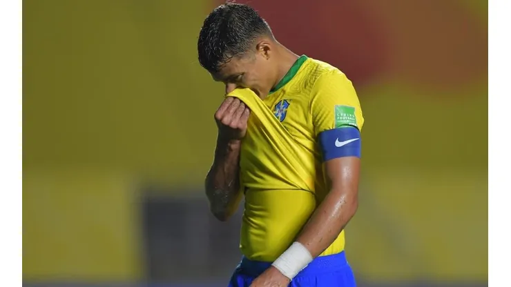 Thiago Silva, lesionado, é baixa contra o Equador