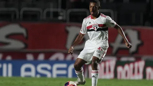 Talles, cria de Cotia, pode ganhar oportunidade com a ausência de Luan - Foto:Flickr Oficial São Paulo Futebol Clube - autor: Rubens Chiri