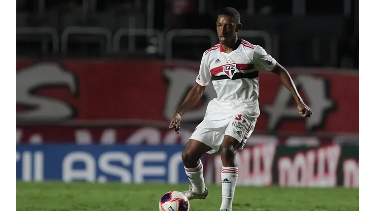 Talles, cria de Cotia, pode ganhar oportunidade com a ausência de Luan - Foto:Flickr Oficial São Paulo Futebol Clube - autor: Rubens Chiri