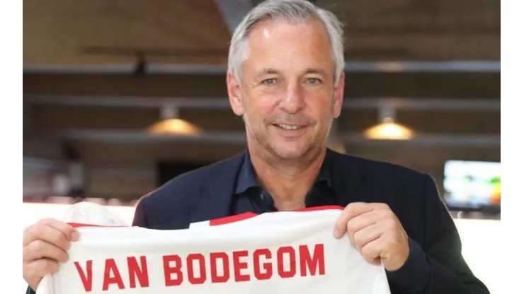 Toon van Bodegom foi recebido por Casares - Foto: Igor Amorim/ saopaulofc.net.