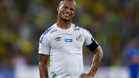 Uruguaio foi o pivô do último confronto entre Santos e Independiente (Foto: Getty Images)