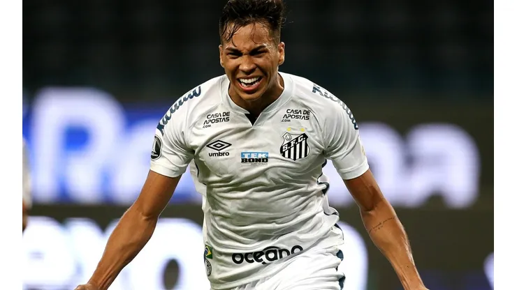 Kaio Jorge tem futuro incerto no Santos