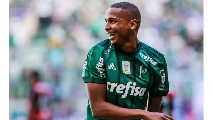 Deyverson marcou os gols da última vitória do Palmeiras sobre o Flamengo (Foto: ALE CABRAL/AGIF)