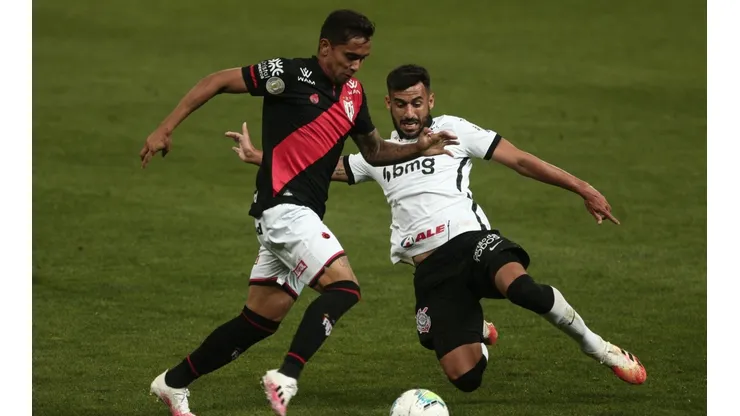 Corinthians e Atlético-GO empataram duas vezes na última temporada (Foto: Ettore Chiereguini/AGIF)