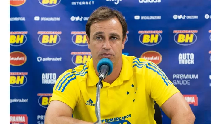 Felipe Conceição rechaça busca por reforços no Cruzeiro
