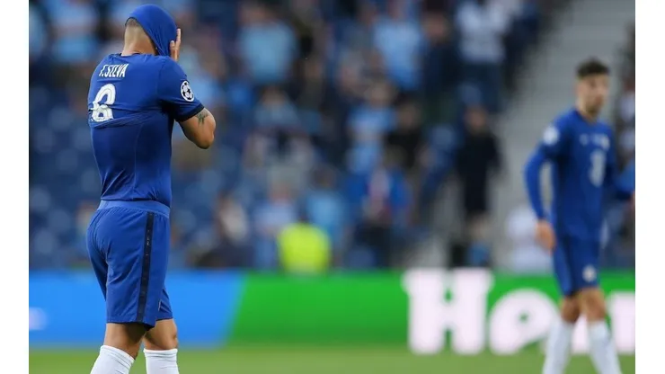 Thiago Silva sentiu incômodo na virilha e teve que abandonar o jogo