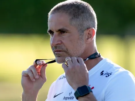 Sylvinho aprova meio-campista, que ganha moral no Corinthians