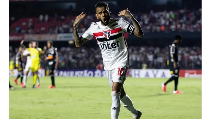 Daniel Alves fala sobre atrasos em pagamentos