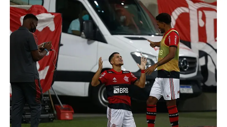 João Gomes comemora o gol que fechou a vitória sobre o Fluminense na final do Carioca (Foto: Getty Images)