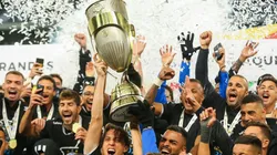 Jogadores comemoram o quarto Gauchão consecutivo do Grêmio (Foto: Pedro H. Tesch/AGIF)