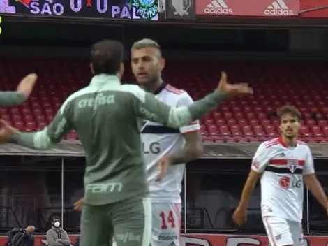 Técnico do Palmeiras, Abel Ferreira parte pra cima de Liziero após jogador acertar o braço em Rony; veja vídeo