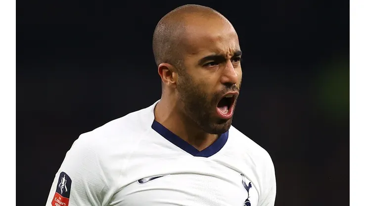 Lucas Moura posou com a camisa do São Paulo na web
