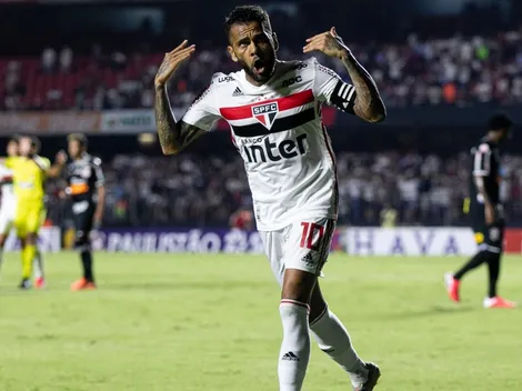 Fifa 'se rende' a Dani Alves em homenagem após titulo do São Paulo