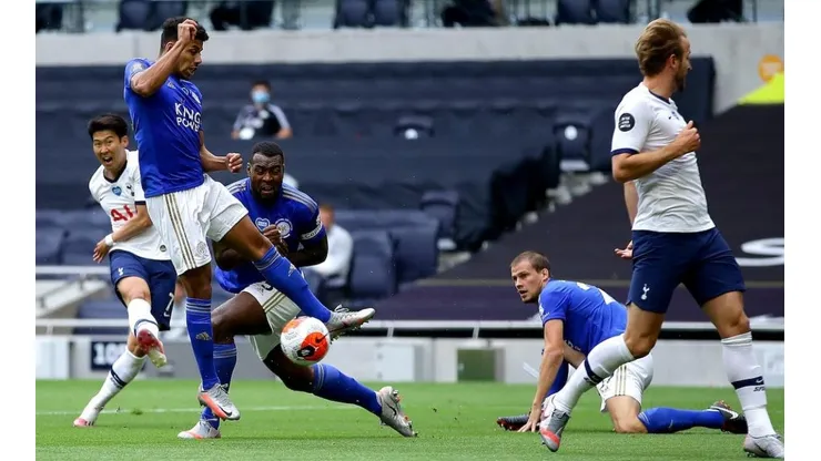 O Leicester recebe o Tottenham neste domingo (23)