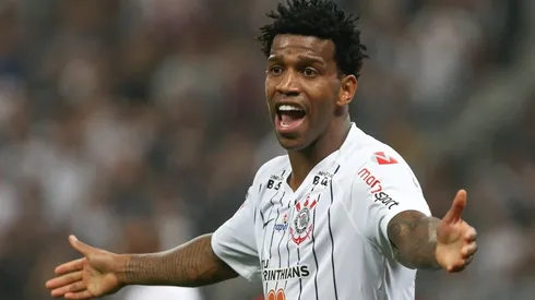 Zagueiro usou seu Twitter para abrir o jogo - Foto: Marcello Zambrana/AGIF.