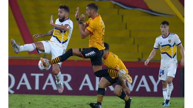 Boca e Barcelona se enfrentam na Bombonera