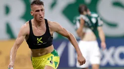 Braian Romero tira a camisa para comemorar o gol da vitória do Defensa y Justicia sobre o Palmeiras (Foto: Getty Images)