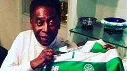 Santos usou foto de Pelé segurando a camisa do Celtic para anunciar o patrocínio