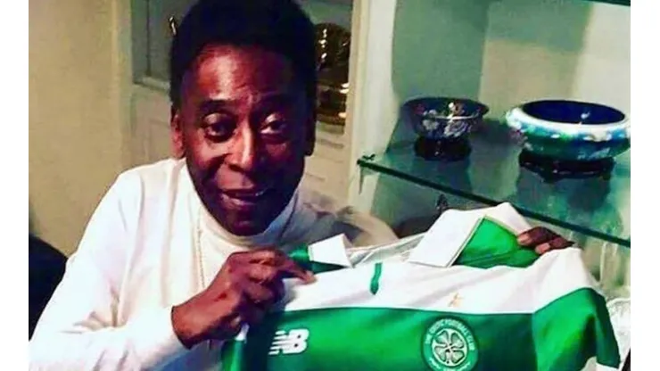 Santos usou foto de Pelé segurando a camisa do Celtic para anunciar o patrocínio
