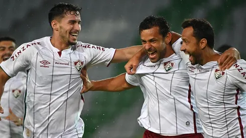 Sócios-torcedores escolhem o novo layout do ônibus do Fluminense.(Foto: Getty Images)