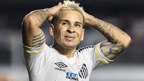 Soteldo lamentando chance pelo Santos em partida contra o Red Bull Bragantino, na Vila Belmiro, pelo Campeonato Brasileiro de 2023, no dia 19/10.