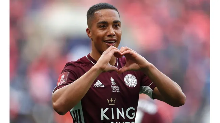 Tielemans comemora o gol que deu a vitória aos Foxes (Foto: Getty Images)