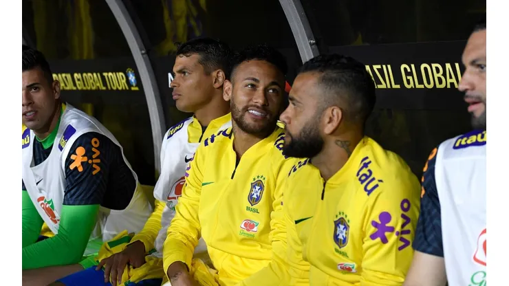 Tite convoca 24 jogadores para jogos da seleção brasileira; quatro deles jogam no Brasil. (Foto: Getty Images)