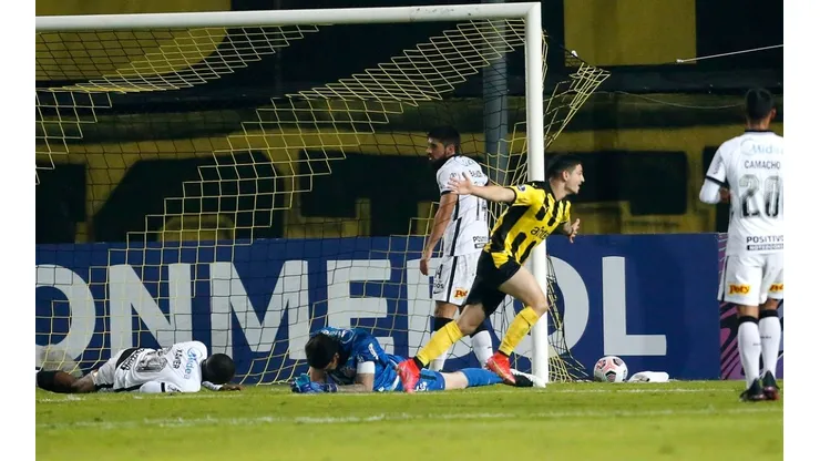 Corinthians foi goleado pelo Peñarol ontem (13), pela Copa Sul-Americana