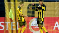 Álvarez Martínez comemora um dos três gols marcados por ele diante do Corinthians (Foto: Getty Images)