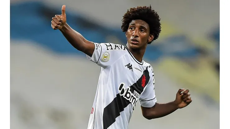 Atacante não vive um bom momento - Foto: Thiago Ribeiro/AGIF.