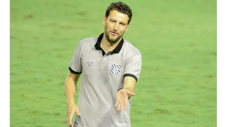 Elano substituiu Pintado no comando da Ferroviária (Foto: Marcel Lisboa/AGIF)