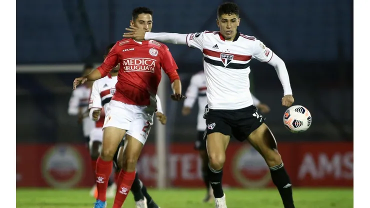 Tricolor ficou apenas no empate diante do Rentistas (Foto: Getty Images)