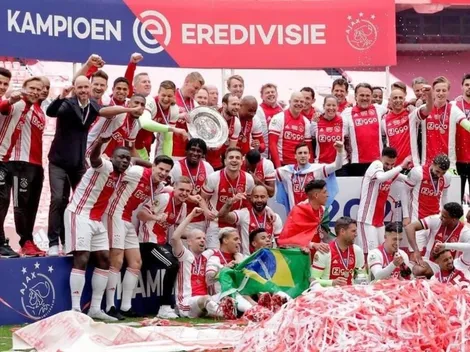 Ajax derrete troféu do Campeonato Holandês e divide entre sócio-torcedores do clube